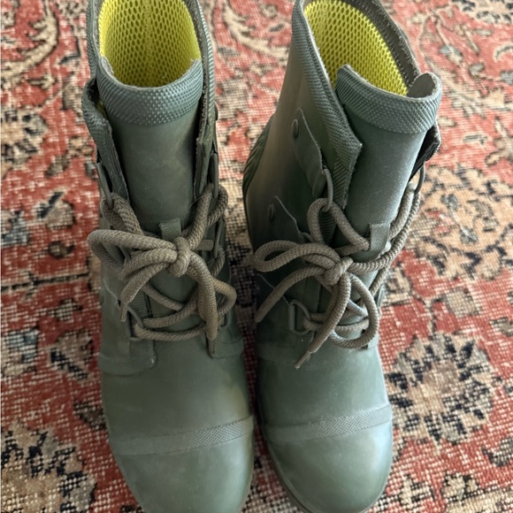 Sorel Green Waterproof Boots - Picture 3 of 8